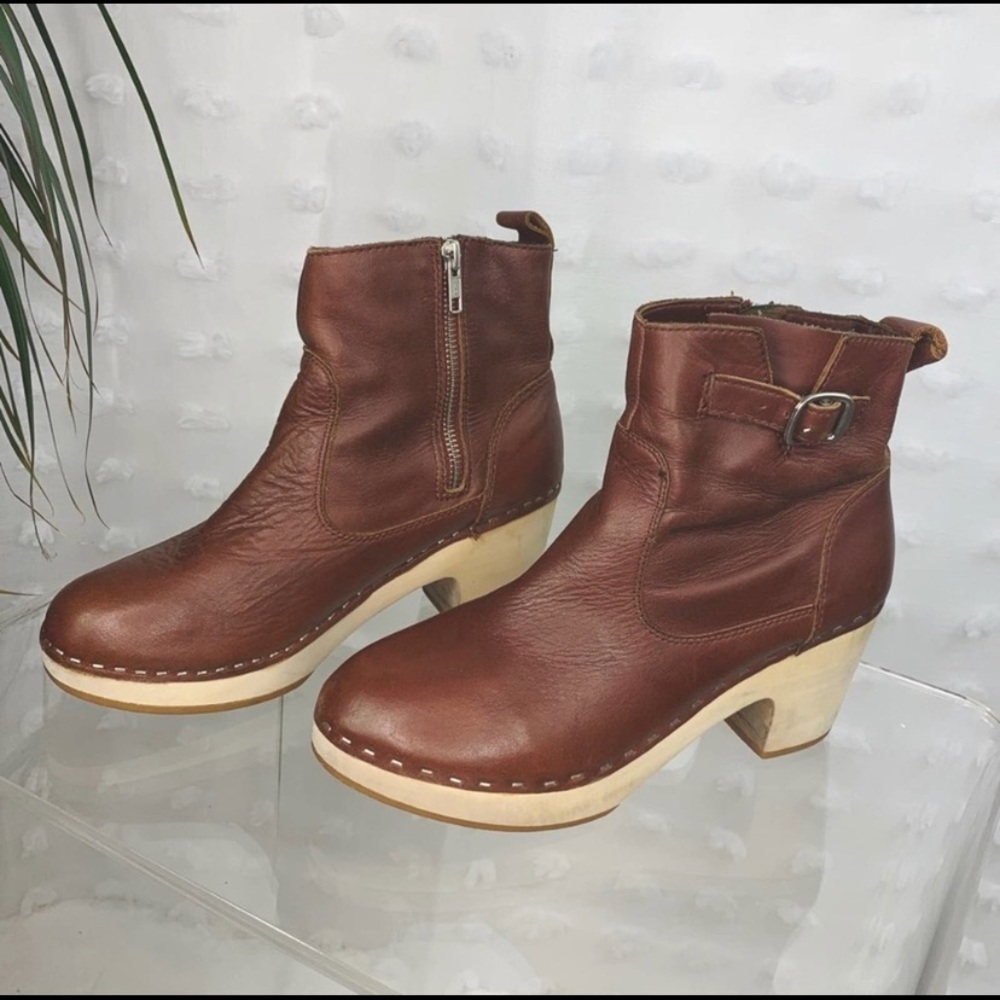 STEVE MADDEN “Olaaf” Leather and Wooden Clogs US 7